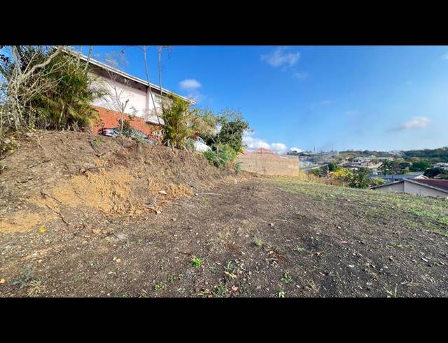 LAND FOR SALE IN UMKUMBAAN